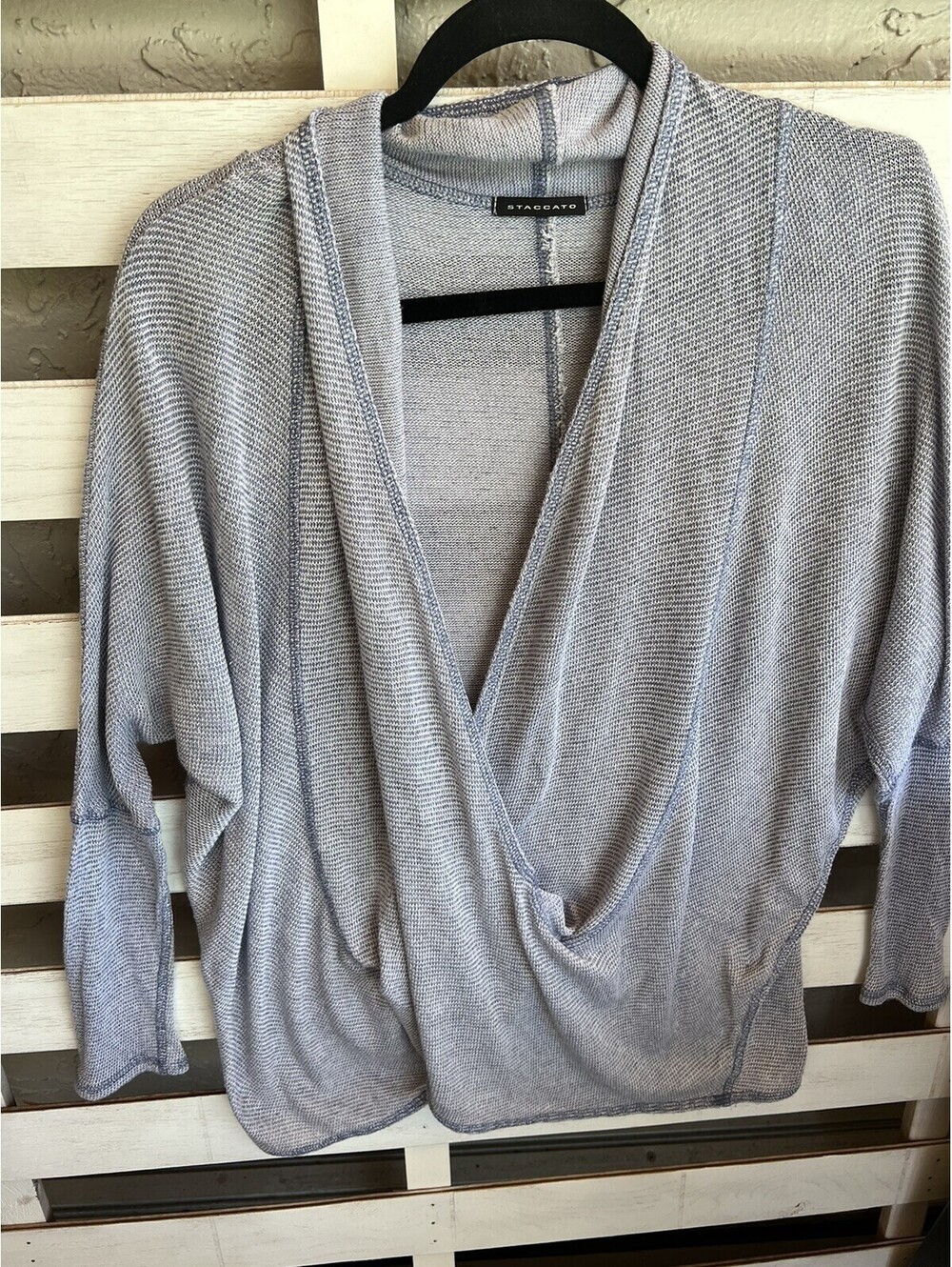 Womens Staccato Long sleeve Drape Twist front top Sz M/L Blue White.